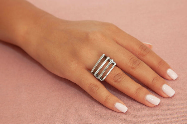 MODERN RING